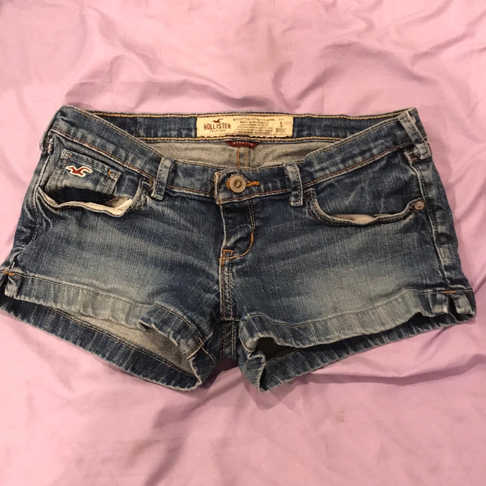 HOLLISTER SHORT SHORT SIZE ONE